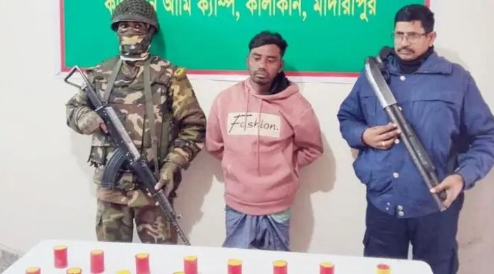 কালকিনিতে ২৩ ককটেলসহ যুবক আটক